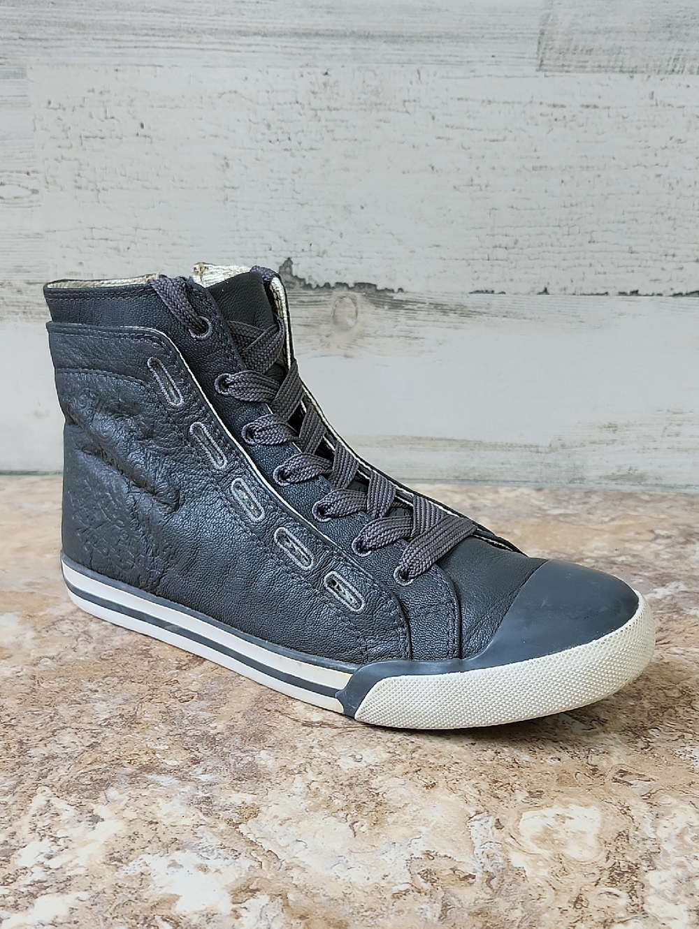 UES UPPER ESCHELON NISE LEATHER WOMEN'S HIGH TOP SNEAKER